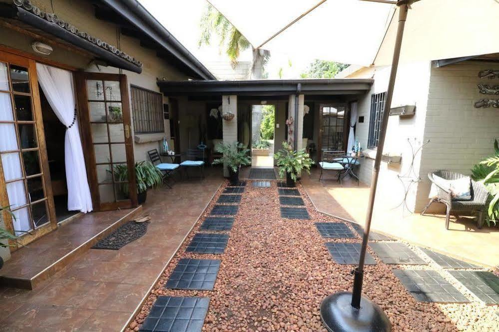 Ama Zulu Guesthouse & Safaris Hluhluwe Exterior photo